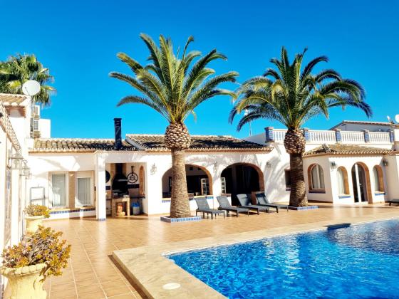 Fantastic opportunity of 3 Holiday houses with high income on the Costa Blanca