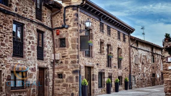 Charming boutique Hotel in a historical building with contempory design in the Rioja area